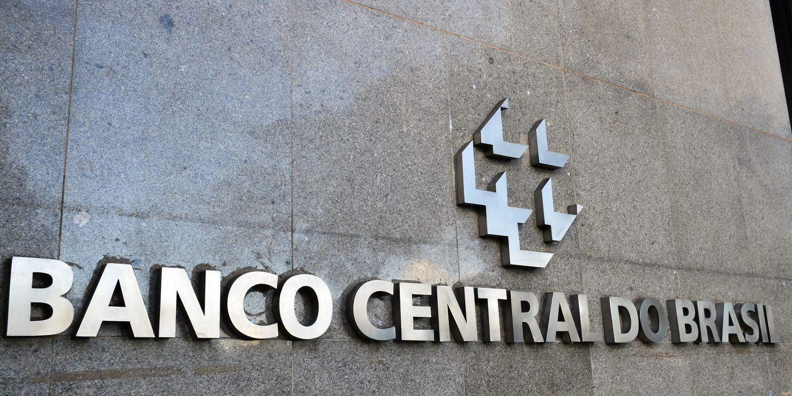 Banco Central susupende mais três instituições financeiras do Pix