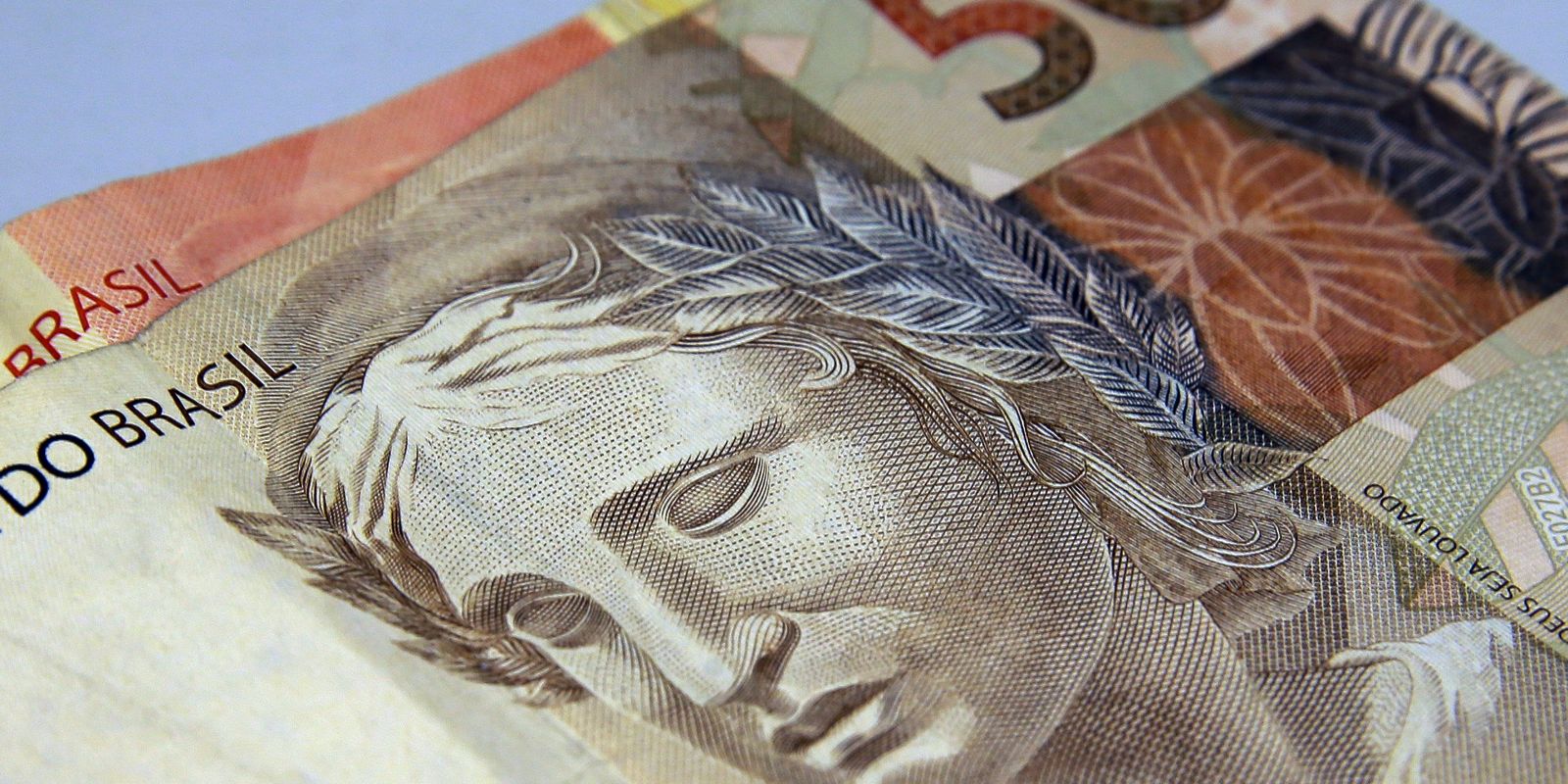 Brasileiros sacaram R$ 315 milhões em valores a receber em maio
