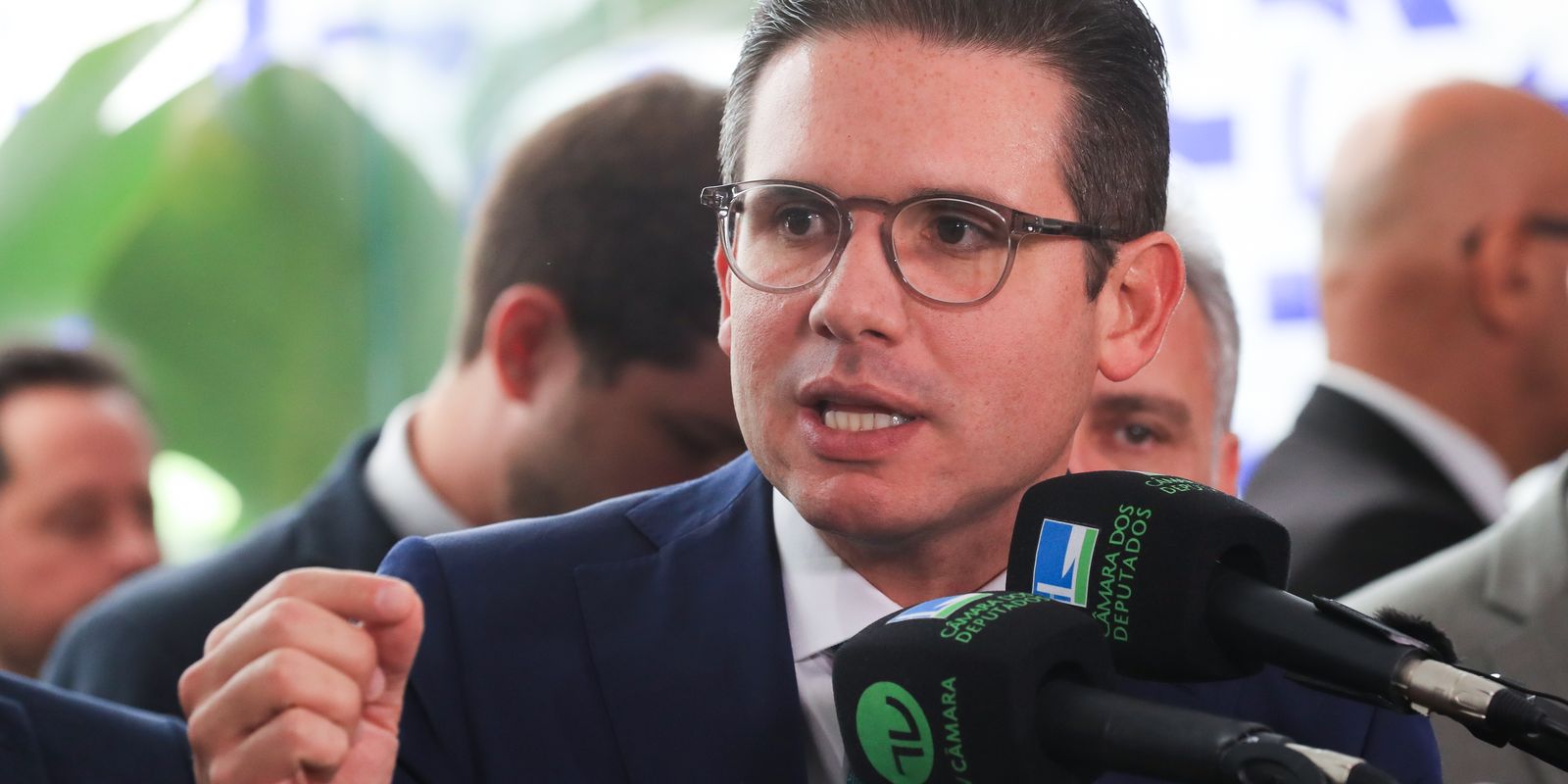 Hugo Motta critica sanções estrangeiras a membros dos Três Poderes