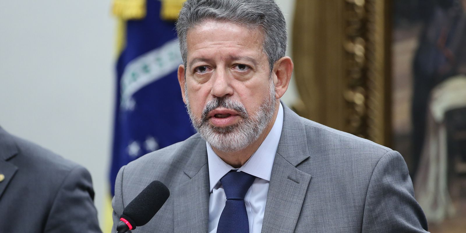 Lira amplia redução parcial de IR para quem ganha até R$ 7.350