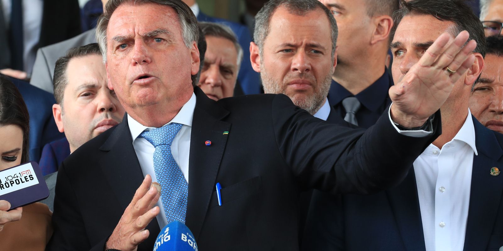 Oposição classifica de arbitrárias medidas cautelares contra Bolsonaro