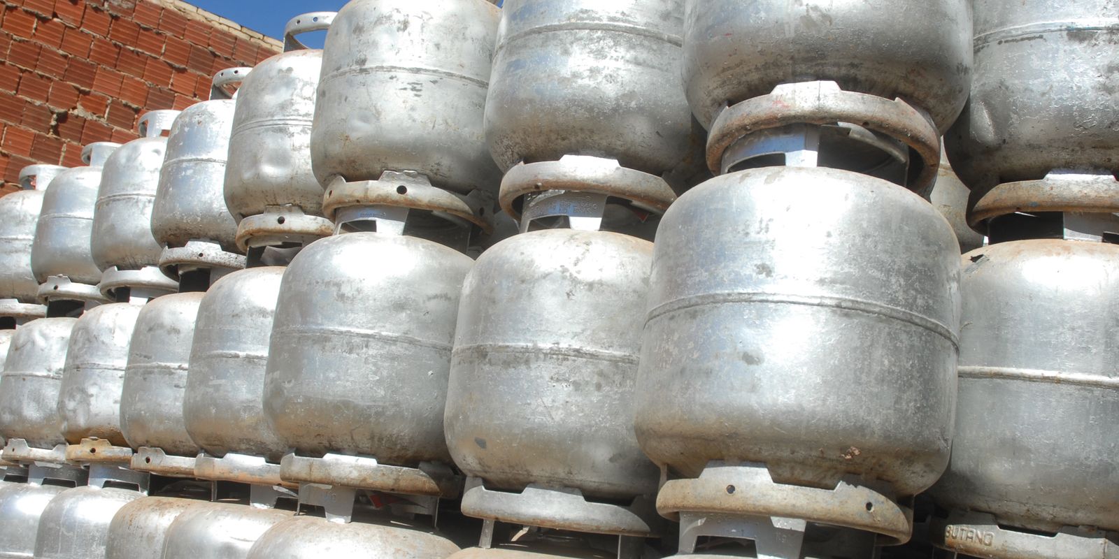 Gás gratuito: programa para baixa renda será lançado semana que vem