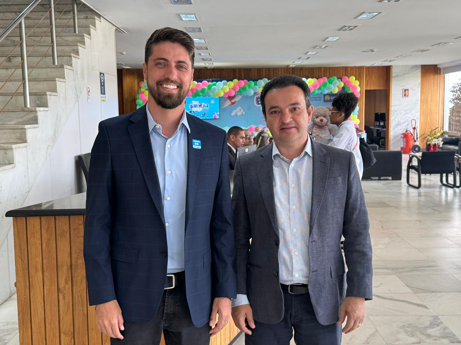 Prefeito Marcus Vinícius e secretário Pábio Mossoró em busca de investimentos para Valparaíso