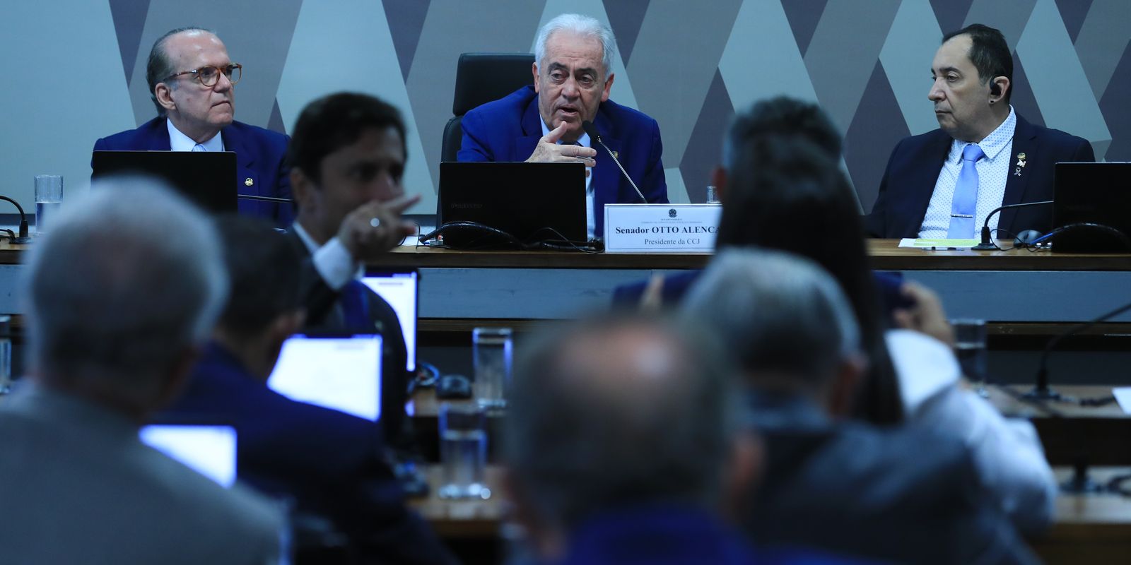 PEC da Blindagem abre portas do Congresso ao crime, diz relator