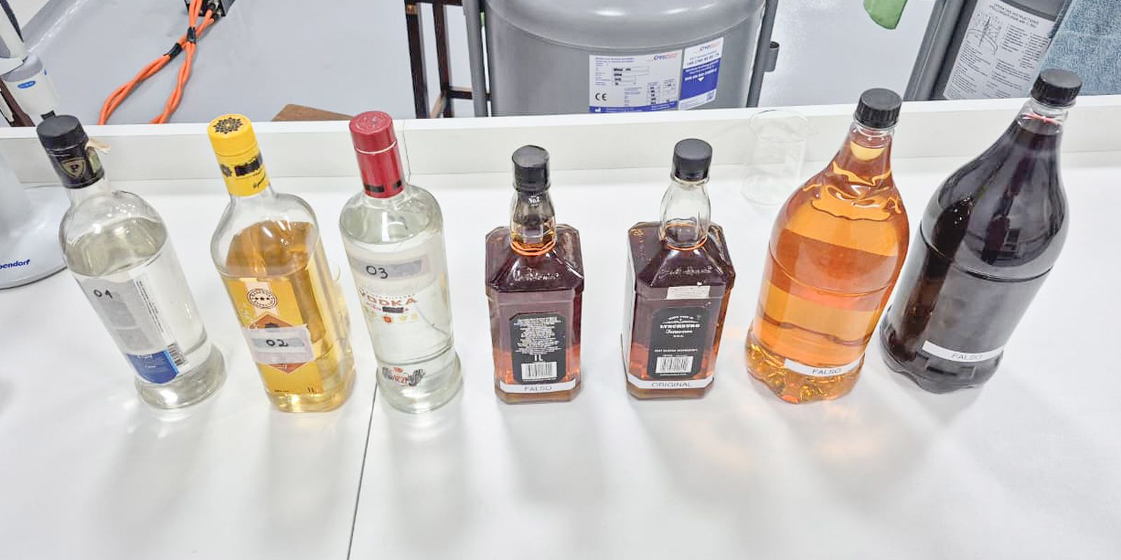 Bar em São Vicente é fechado após morte de mulher que consumiu whisky