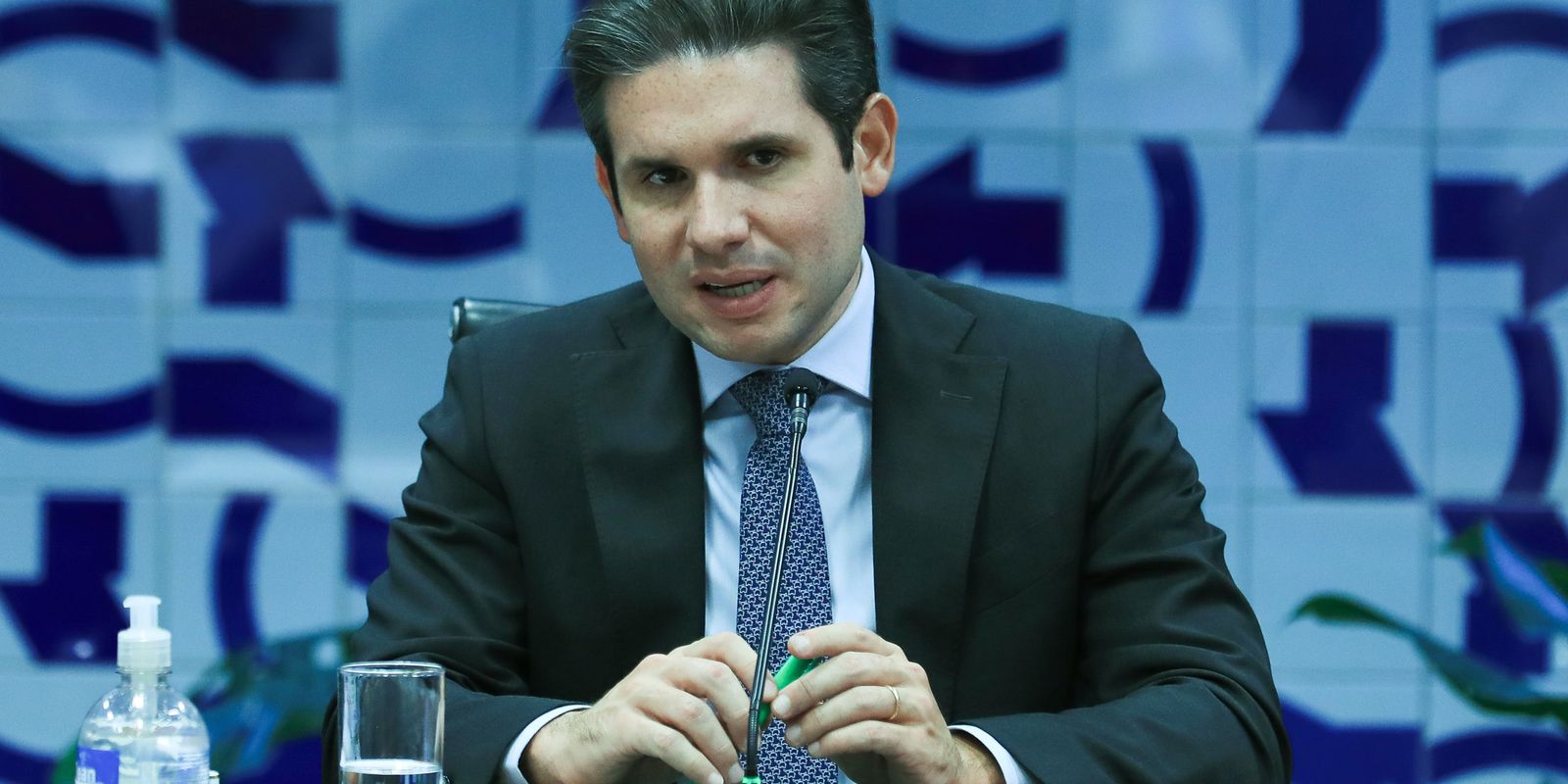 Hugo Motta confirma para hoje votação de isenção do Imposto de Renda