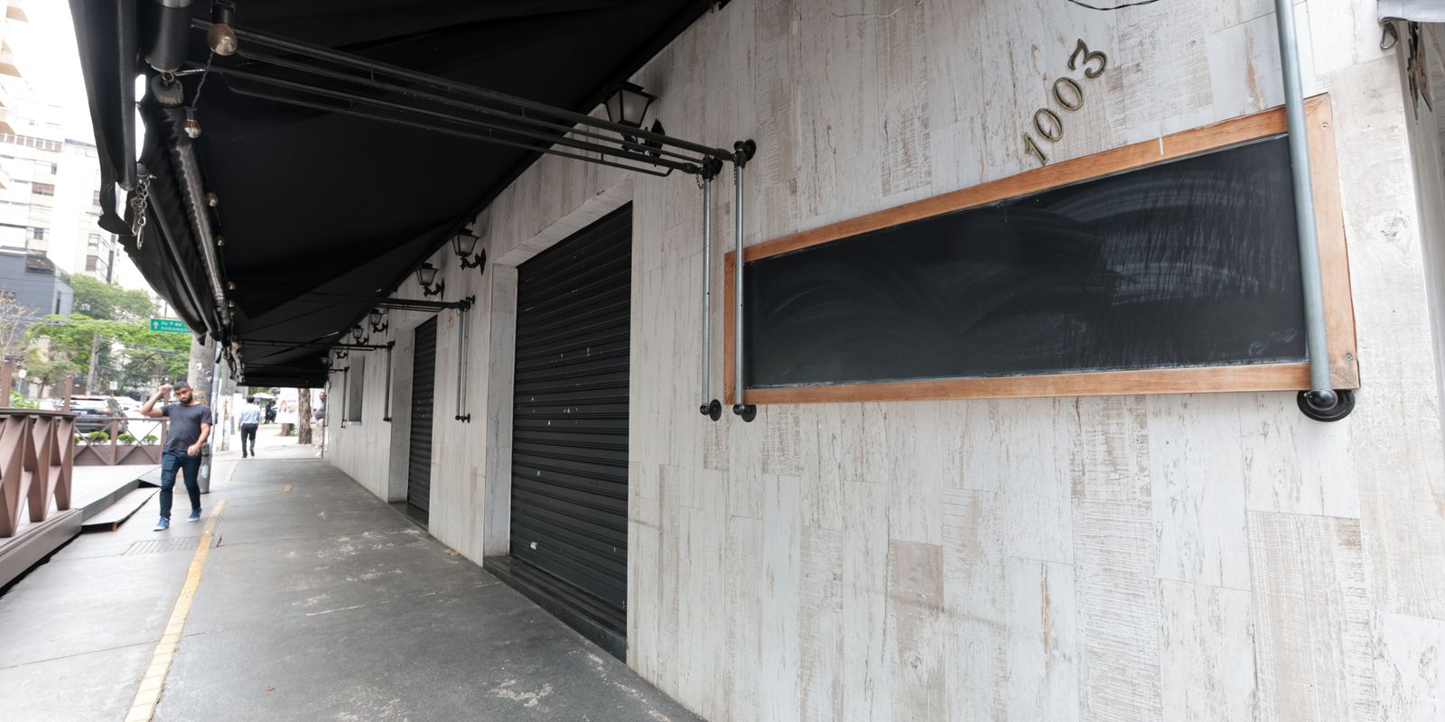 Vigilância Sanitária do DF interdita bebidas em rede de supermercados