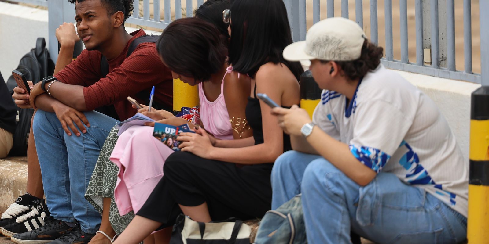 Pesquisa indica mulheres jovens mais progressistas que homens