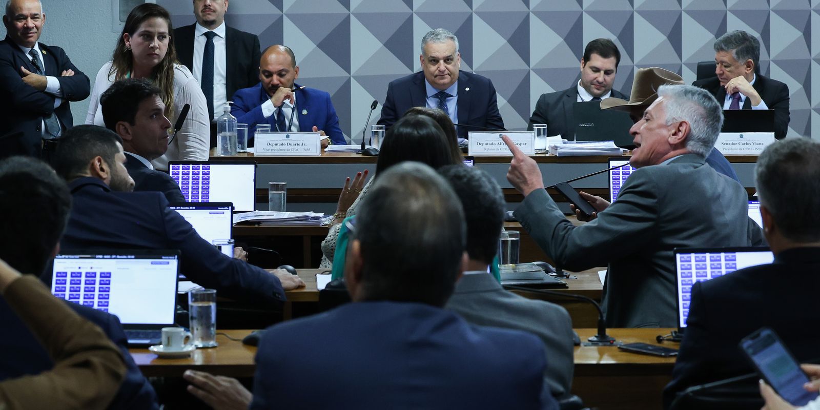 CPMI do INSS aprova dois pedidos de prisão preventiva