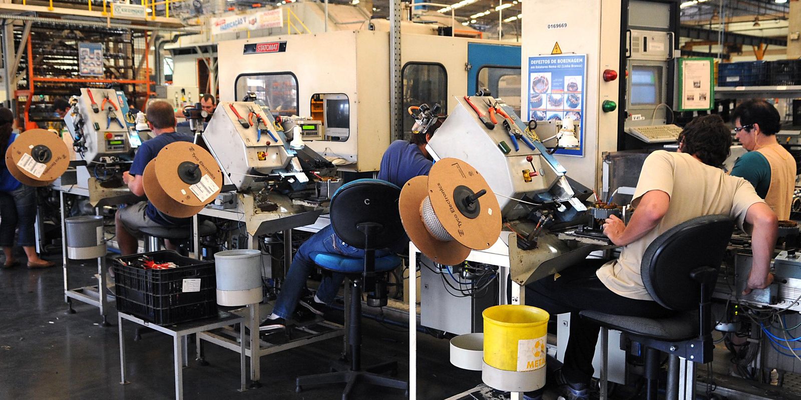 Produção industrial reverte queda e sobe 0,1% em outubro, mostra IBGE