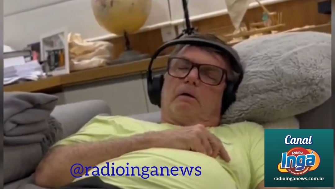 Carlos Bolsonaro divulga vídeo de Jair Bolsonaro dormindo e afirma que ex-presidente precisa de cuidados médicos