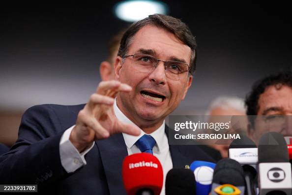 “Tudo tem um preço” diz Flávio Bolsonaro