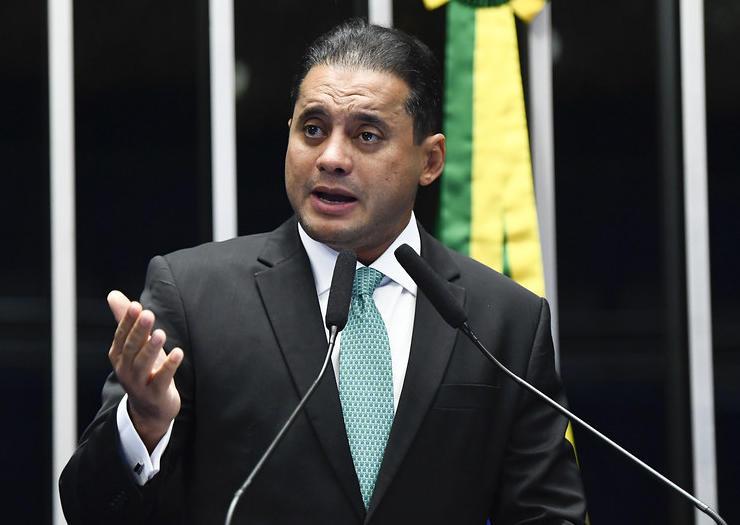 Senador Weverton Rocha divulga nota após ser alvo de mandado na Operação Sem Descontos