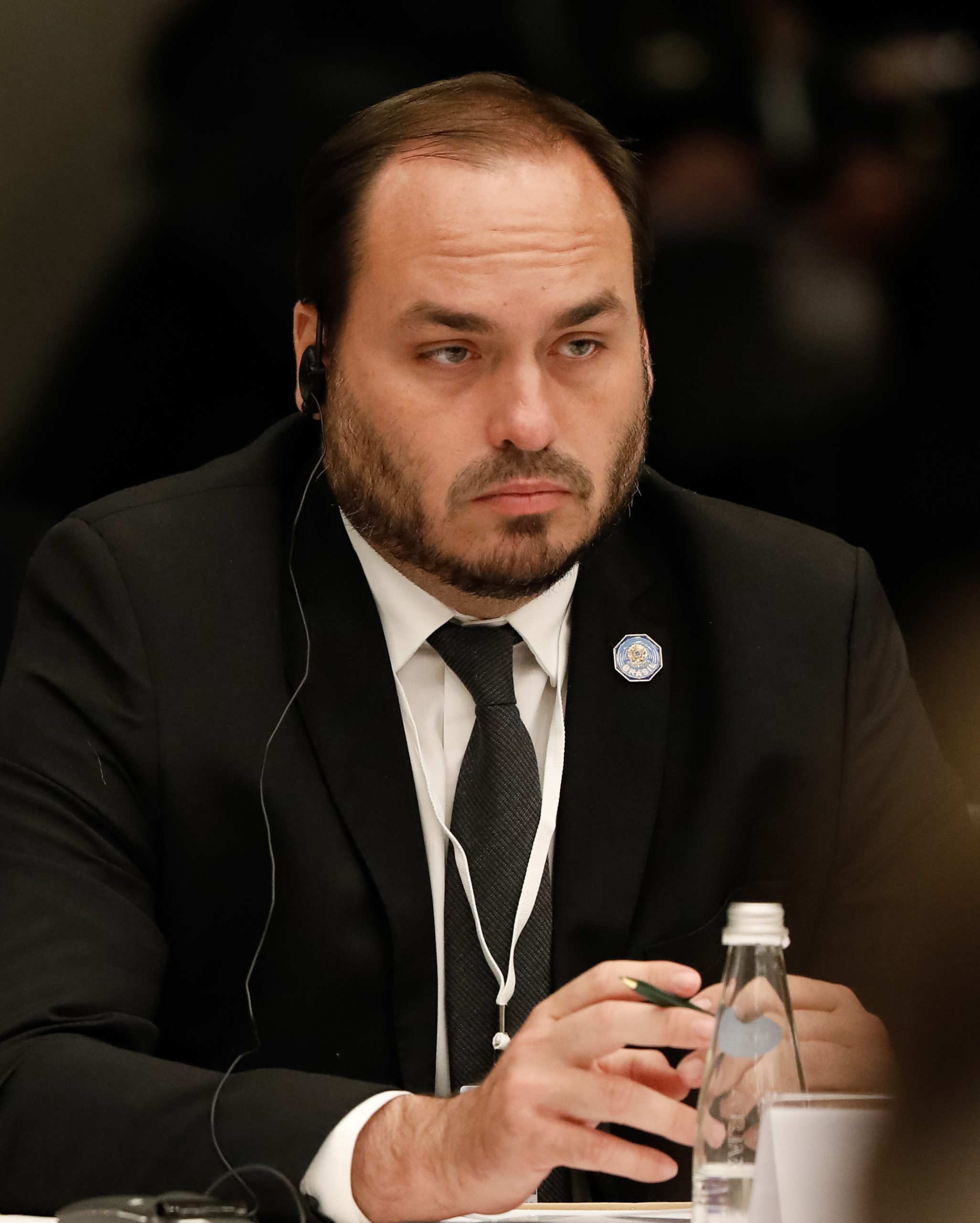 Filho de Bolsonaro denuncia suposto tratamento degradante durante custódia do ex-presidente